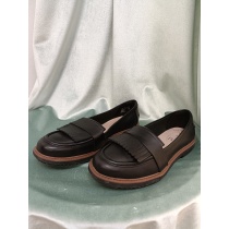 Clarks tumepruunid mokassiinkingad