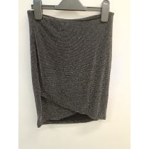 Must sädelev Review wrap‑seelik XS