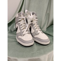 Nike wedge tossud naistele