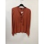Reserved lipsudetailiga pluus eest
